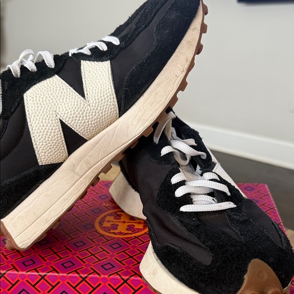 New Balance Black and White Women's Sneakers - Picture 2 of 4